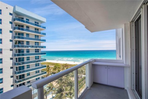 Condominio en venta en Surfside, Florida, 2 dormitorios, 137.96 m2 № 1140783 - foto 5