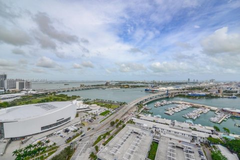 Condo in Miami, Florida, 1 bedroom  № 1225549 - photo 9