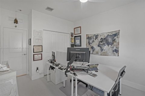 Casa en venta en Miami, Florida, 4 dormitorios, 216.93 m2 № 1309914 - foto 17