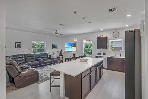 Casa en venta en Miami, Florida, 4 dormitorios, 216.93 m2 № 1309914 - foto 5