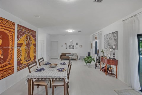 Villa ou maison à vendre à Miami, Floride: 4 chambres, 216.93 m2 № 1309914 - photo 7