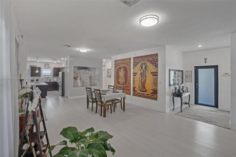 Casa en venta en Miami, Florida, 4 dormitorios, 216.93 m2 № 1309914 - foto 9