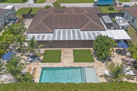 Villa ou maison à vendre à Miami, Floride: 4 chambres, 216.93 m2 № 1309914 - photo 2