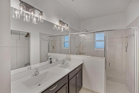 Casa en venta en Miami, Florida, 4 dormitorios, 216.93 m2 № 1309914 - foto 13