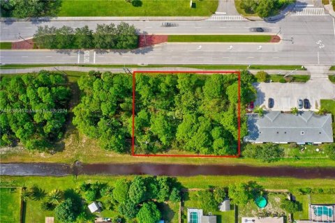 Commercial property in Port St. Lucie, Florida № 1310917 - photo 1