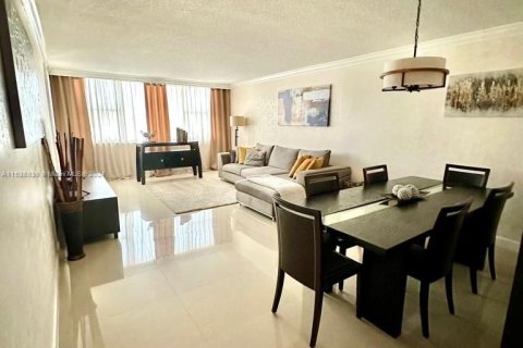 Condominio en venta en Hallandale Beach, Florida, 1 dormitorio, 68.84 m2 № 1310916 - foto 9