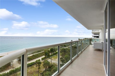 Condominio en venta en Surfside, Florida, 2 dormitorios, 157 m2 № 866250 - foto 12