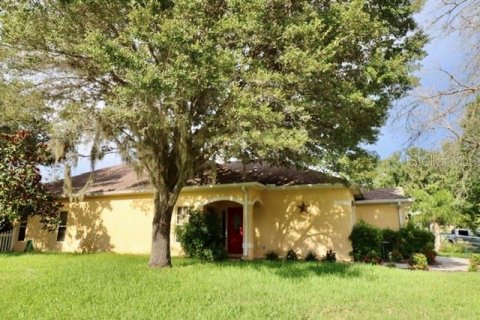 House in New Port Richey, Florida 4 bedrooms, 170.75 sq.m. № 1407434 - photo 4