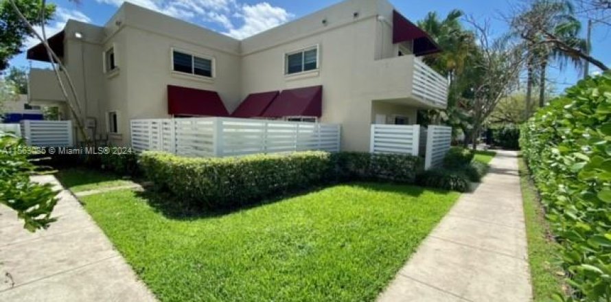 Townhouse in Plantation, Florida 3 bedrooms, 151.62 sq.m. № 1098064