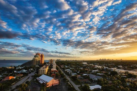 Condo in Fort Lauderdale, Florida, 2 bedrooms  № 1177050 - photo 1