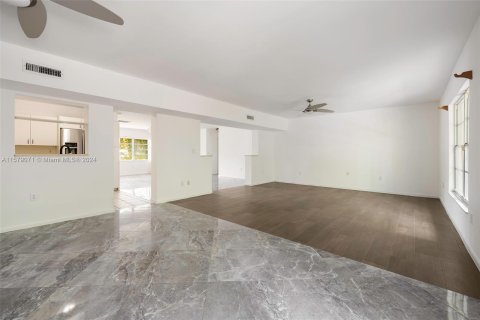 House in Palmetto Bay, Florida 3 bedrooms, 179.77 sq.m. № 1159188 - photo 17