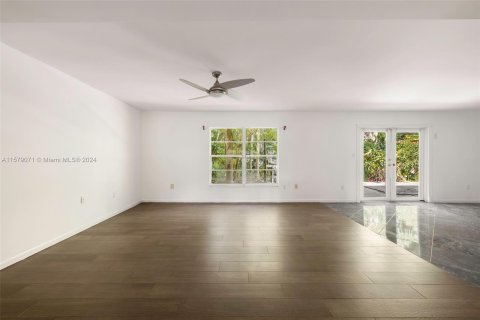Villa ou maison à vendre à Palmetto Bay, Floride: 3 chambres, 179.77 m2 № 1159188 - photo 16