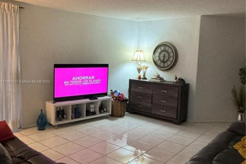 Condominio en venta en Miami, Florida, 1 dormitorio, 87.33 m2 № 1159186 - foto 14