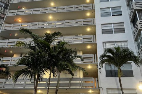 Condominio en venta en Miami, Florida, 1 dormitorio, 87.33 m2 № 1159186 - foto 3