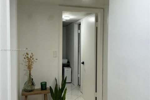 Condominio en venta en Miami, Florida, 1 dormitorio, 87.33 m2 № 1159186 - foto 12