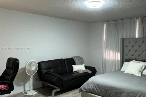 Condo in Miami, Florida, 1 bedroom  № 1159186 - photo 25