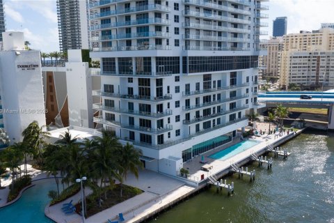 Propiedad comercial en venta en Hollywood, Florida № 841144 - foto 10