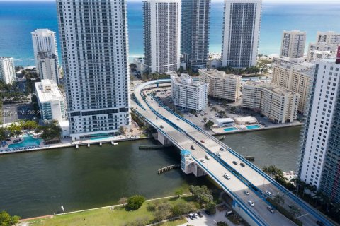 Propiedad comercial en venta en Hollywood, Florida № 841144 - foto 15