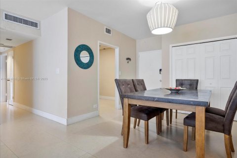 Condo in Miami Beach, Florida, 3 bedrooms  № 841148 - photo 20