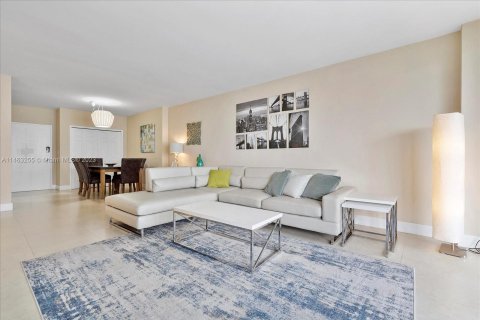 Condo in Miami Beach, Florida, 3 bedrooms  № 841148 - photo 18