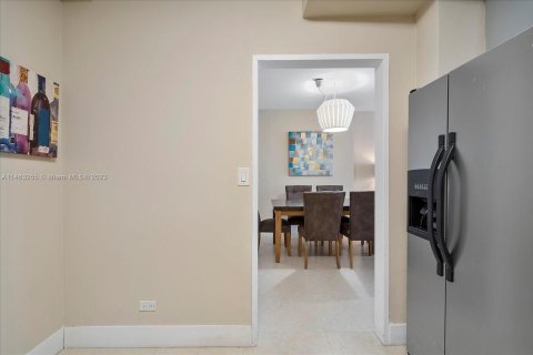 Condo in Miami Beach, Florida, 3 bedrooms  № 841148 - photo 24