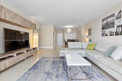 Condo in Miami Beach, Florida, 3 bedrooms  № 841148 - photo 16