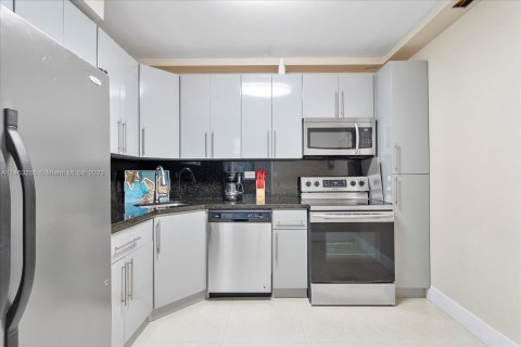 Condo in Miami Beach, Florida, 3 bedrooms  № 841148 - photo 21