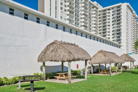 Condo in Miami Beach, Florida, 3 bedrooms  № 841148 - photo 3