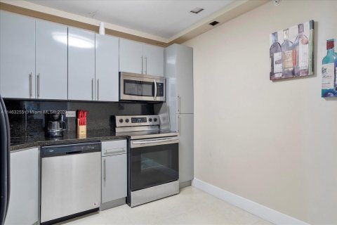 Condo in Miami Beach, Florida, 3 bedrooms  № 841148 - photo 25