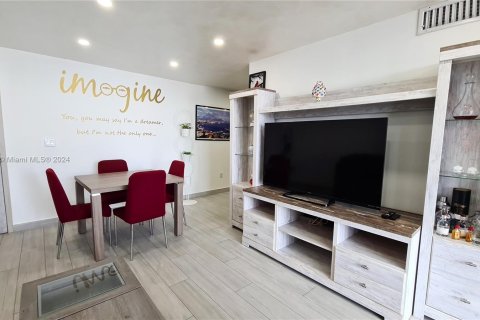 Condo in Miami Beach, Florida, 1 bedroom  № 1329648 - photo 5