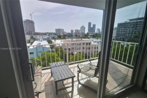 Condo in Miami Beach, Florida, 1 bedroom  № 1329648 - photo 16