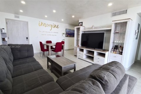 Condo in Miami Beach, Florida, 1 bedroom  № 1329648 - photo 4