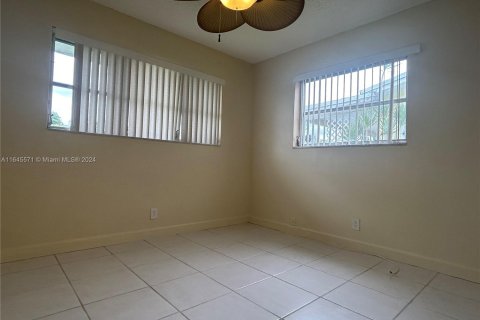 Casa en venta en Tamarac, Florida, 2 dormitorios, 93.09 m2 № 1328493 - foto 11