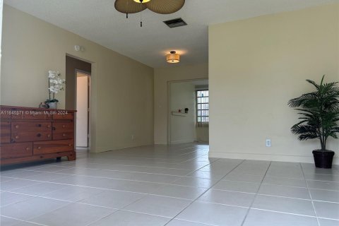 Villa ou maison à vendre à Tamarac, Floride: 2 chambres, 93.09 m2 № 1328493 - photo 25