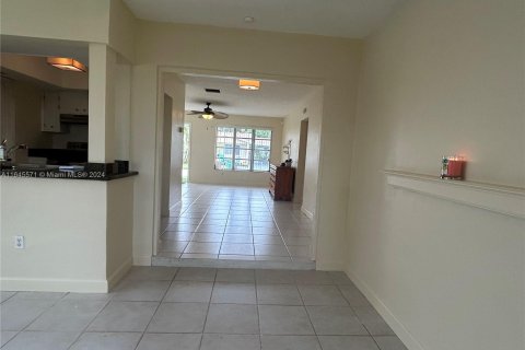 Villa ou maison à vendre à Tamarac, Floride: 2 chambres, 93.09 m2 № 1328493 - photo 13