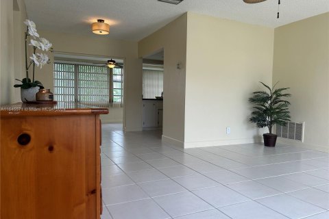 Casa en venta en Tamarac, Florida, 2 dormitorios, 93.09 m2 № 1328493 - foto 3