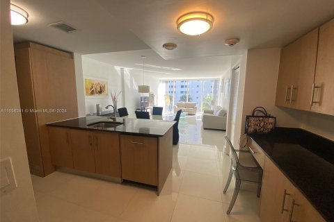 Condominio en venta en Bal Harbour, Florida, 1 dormitorio, 83.24 m2 № 1360544 - foto 5