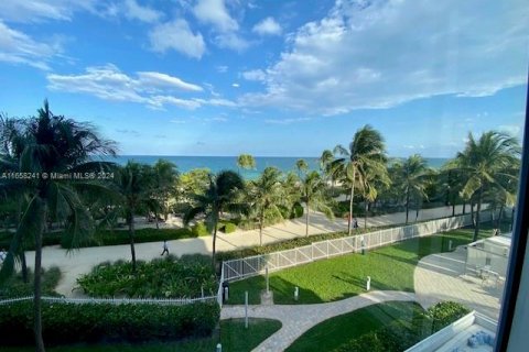 Condominio en venta en Bal Harbour, Florida, 1 dormitorio, 83.24 m2 № 1360544 - foto 12