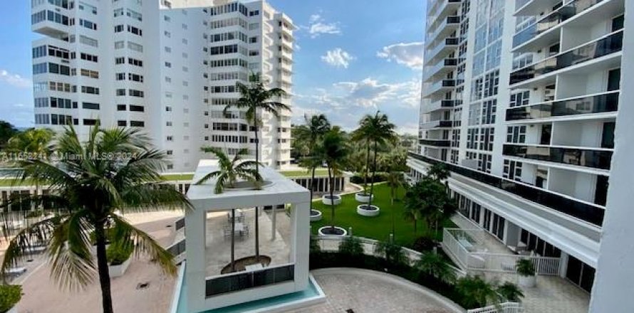 Condominio en Bal Harbour, Florida, 1 dormitorio  № 1360544