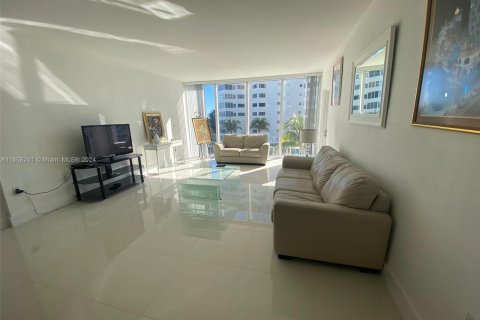 Condominio en venta en Bal Harbour, Florida, 1 dormitorio, 83.24 m2 № 1360544 - foto 3