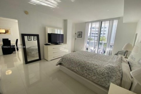 Condominio en venta en Bal Harbour, Florida, 1 dormitorio, 83.24 m2 № 1360544 - foto 14