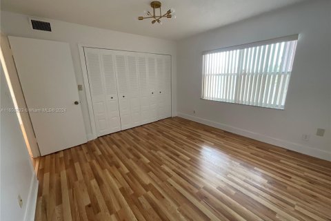 Condo in Sunrise, Florida, 2 bedrooms  № 1360542 - photo 14