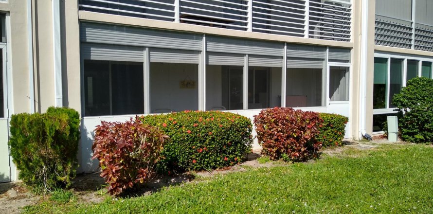 Condo in Lake Worth, Florida, 2 bedrooms  № 305183