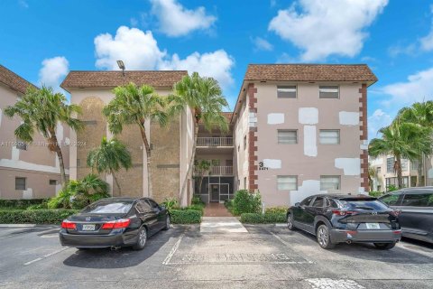 Condo in Davie, Florida, 2 bedrooms  № 1184083 - photo 1