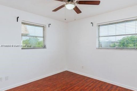 Condo in Davie, Florida, 2 bedrooms  № 1184083 - photo 17