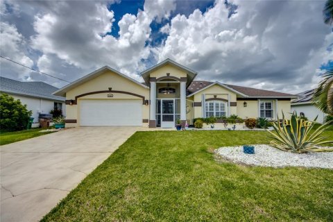 House in Cape Coral, Florida 3 bedrooms, 143.81 sq.m. № 1352752 - photo 4