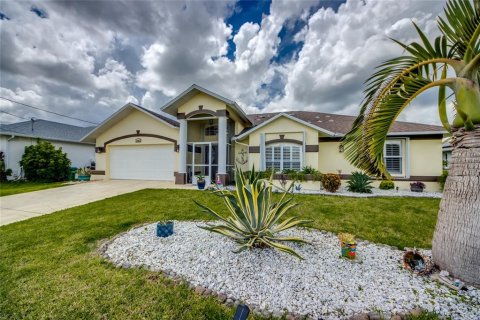 House in Cape Coral, Florida 3 bedrooms, 143.81 sq.m. № 1352752 - photo 5