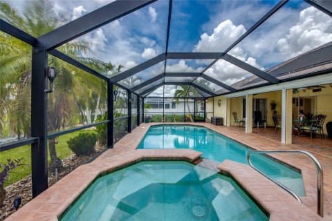 Casa en venta en Cape Coral, Florida, 3 dormitorios, 143.81 m2 № 1352752 - foto 1