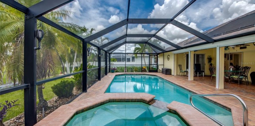 Casa en Cape Coral, Florida 3 dormitorios, 143.81 m2 № 1352752