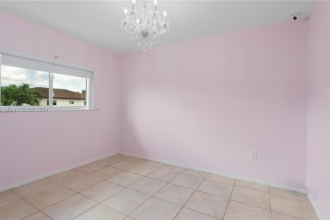 House in Miami, Florida 4 bedrooms, 219.06 sq.m. № 1358700 - photo 28